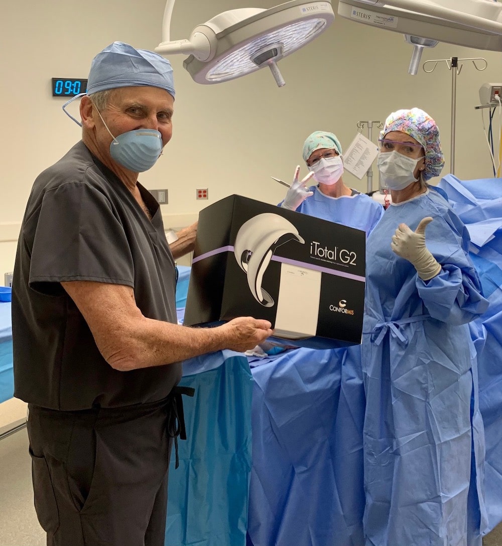 Snyder performs the first outpatient Total Knee Arthroplasty using the Conformis iTotal G2 Patient - Specific Knee Replacement Prosthesis and Cutting Jigs copy